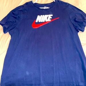 2x men’s Nike shirt short sleeve